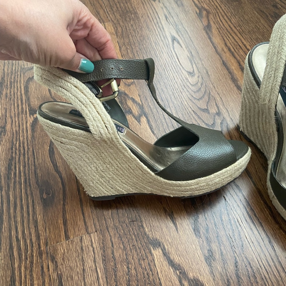 Steven size 10 dark green t-strap espadrilles
